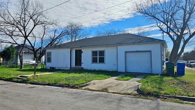 Building Photo - 919 W 6th St