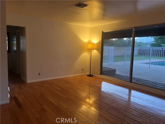 Building Photo - 323 W Palm Dr