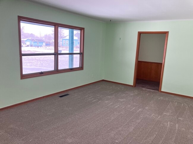 Building Photo - 602 N Sioux Ave
