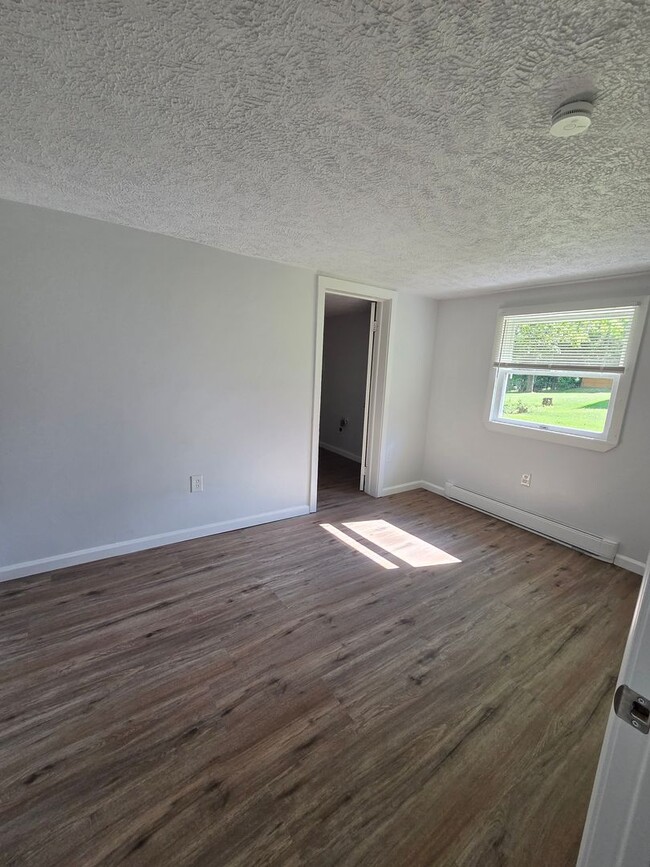 Building Photo - 2-Bedroom Wind Gap Home Available Now!