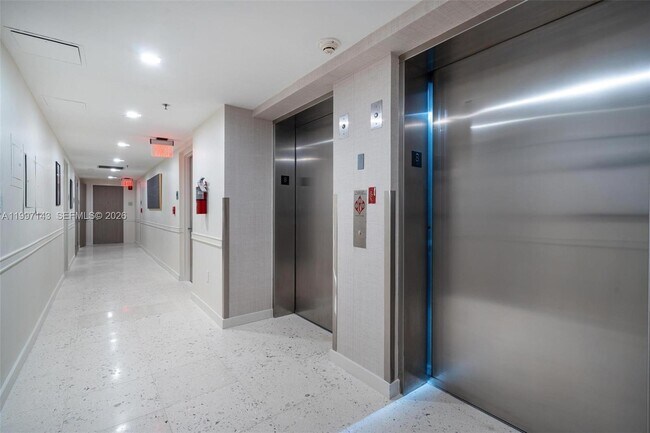 Building Photo - 226 Ocean Dr