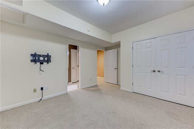 Building Photo - 2745 Lenox Rd NE