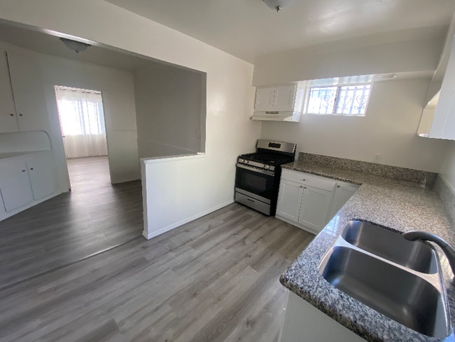 Building Photo - 725 S Osage Ave