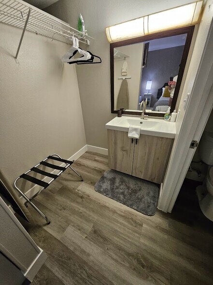 Building Photo - 2700 Gracy Farms Ln