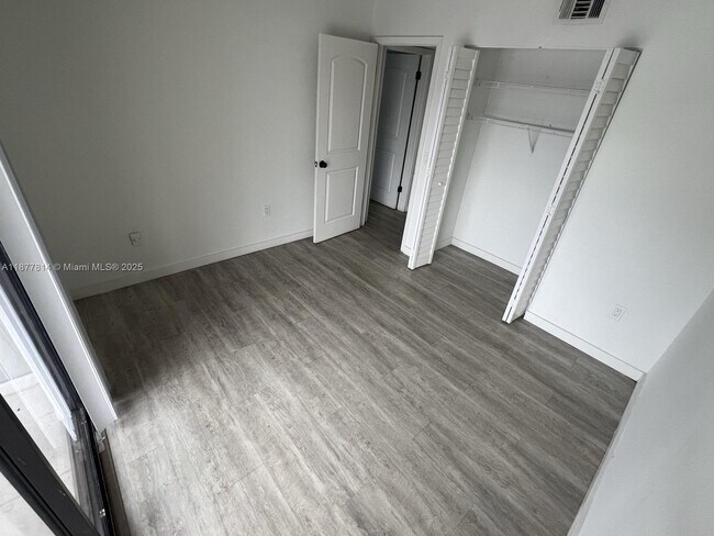 Building Photo - 9731 Hammocks Blvd