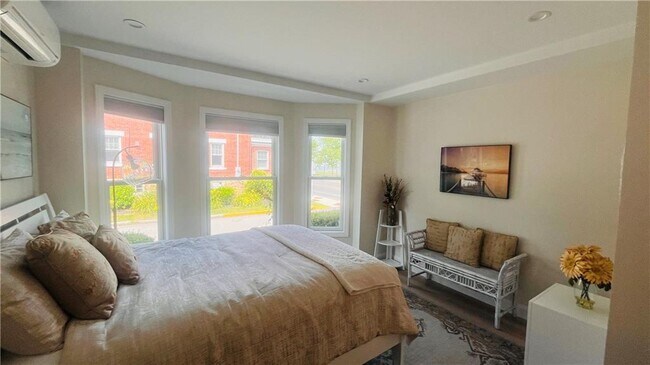 Building Photo - 115 Wellington Ave