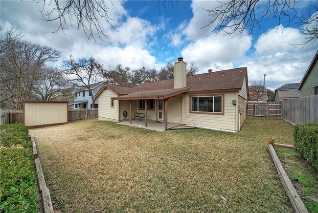 Building Photo - 1413 Gracy Dr