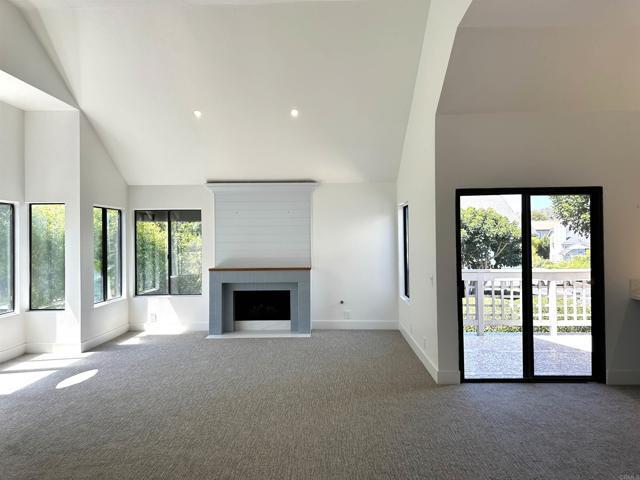 Building Photo - 542 Via De La Valle