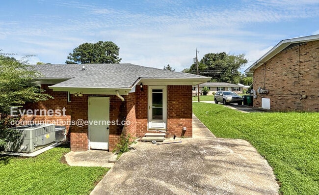 Building Photo - 3620 Missionaire Ave