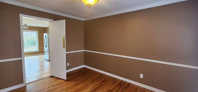 Building Photo - FRESH Paint!  Sprawling, Hurstbourne Ranch with Basement!  3 Bedrooms, 3 Full Baths, Hardwood Flo...