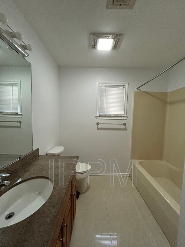 Building Photo - 5610 La Cana Dr