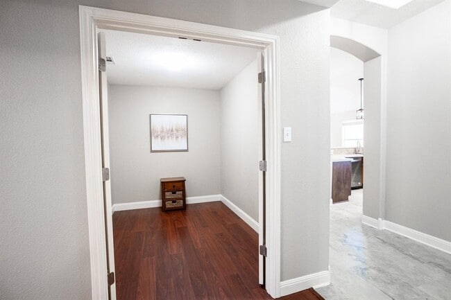 Building Photo - 725 Crane Canyon Pl