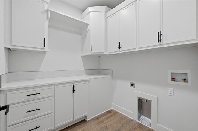 Building Photo - 1229 Bunker Dr