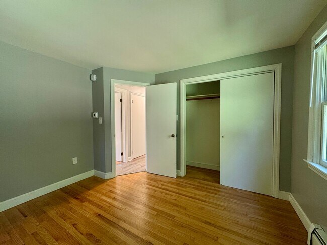 Building Photo - $3,195 Spacious 4BD/2BA Home w/Fenced Backyard | Available Now