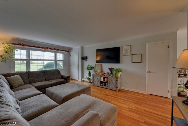 Building Photo - 666 Bloomfield Ave