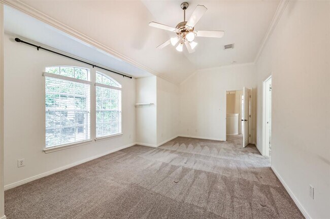 Building Photo - 2322 Chenevert St
