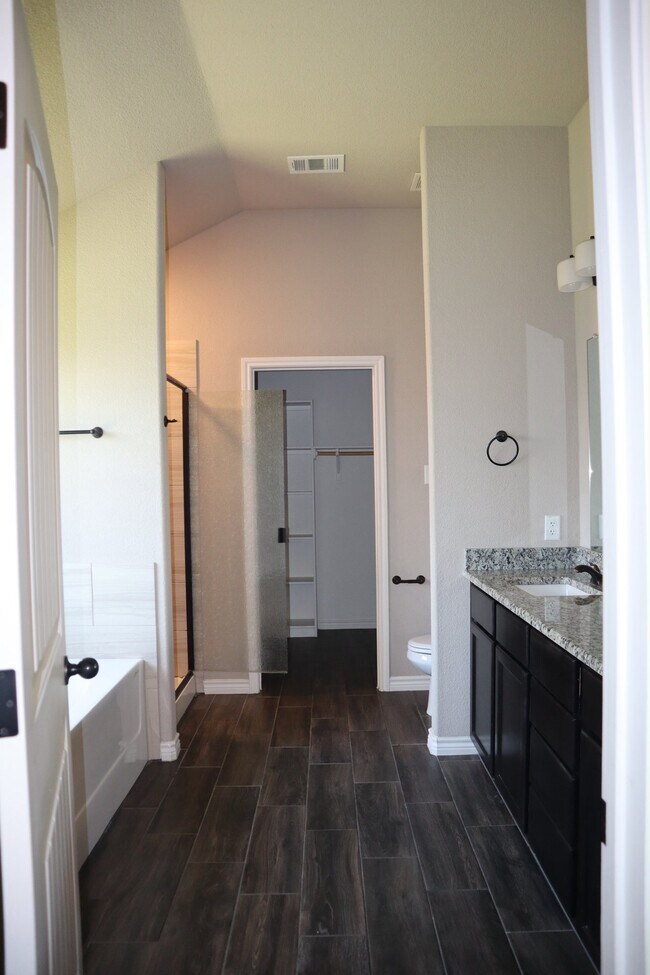 Building Photo - 5207 Colina Dr