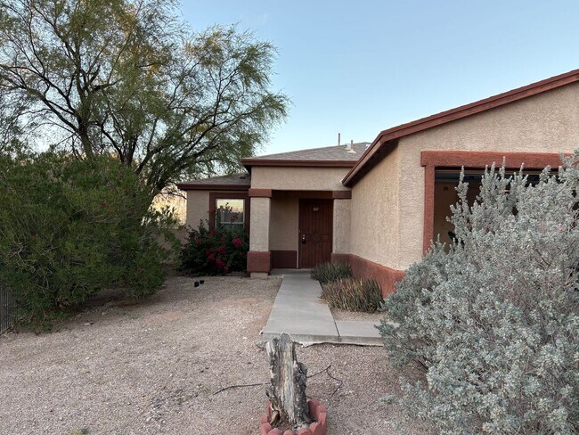 Primary Photo - Charming 3 Bedroom 2 Bath Family Home in South Tucson