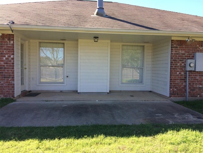 Building Photo - 4009 Hunter Creek Dr