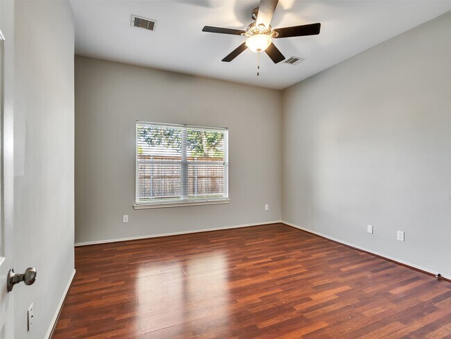 Building Photo - 3417 Cypress Village Dr