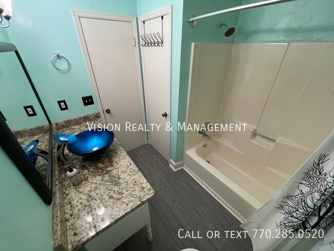 Building Photo - 117 Bascomb Dr