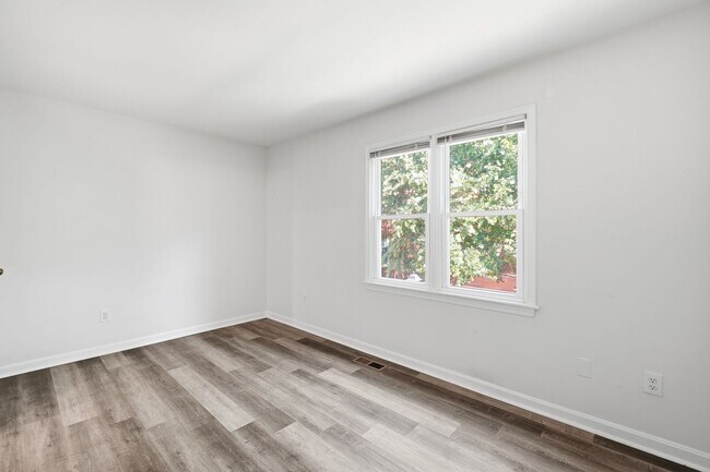 Building Photo - 541 Colecroft Ct