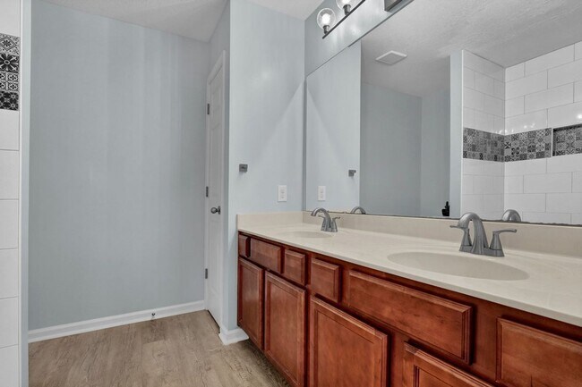 Building Photo - 1404 Old Folkstone Rd