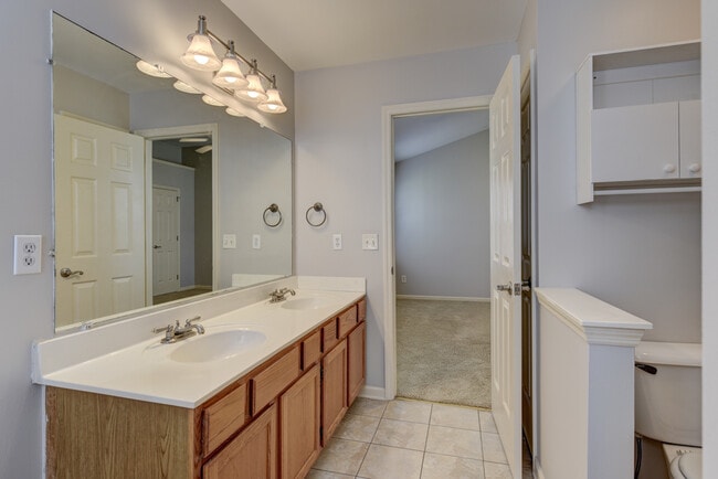 Building Photo - 3004 Helmsdale Ln