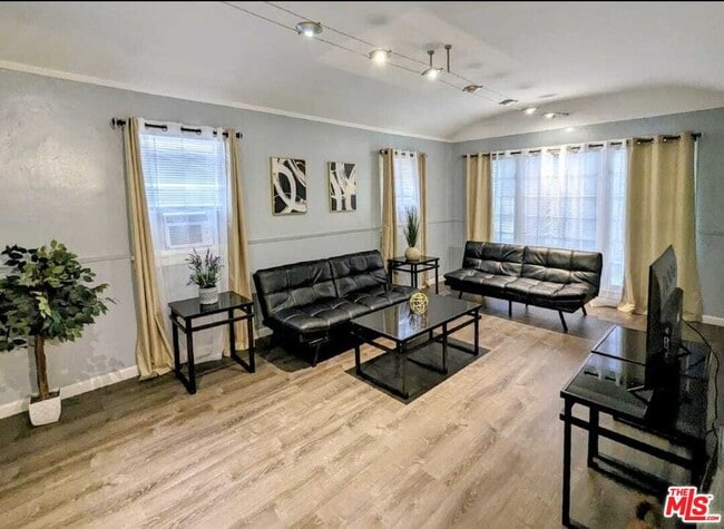 Building Photo - 606 N Alta Vista Blvd