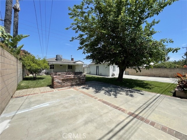 Building Photo - 10228 N Benson Ave