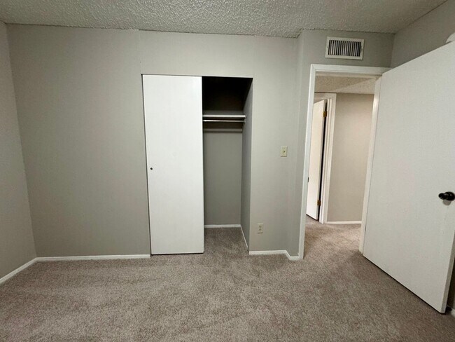 Building Photo - Great Condo for lease in North Austin!