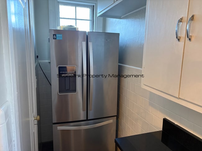 Building Photo - 550-552 Wayland Avenue