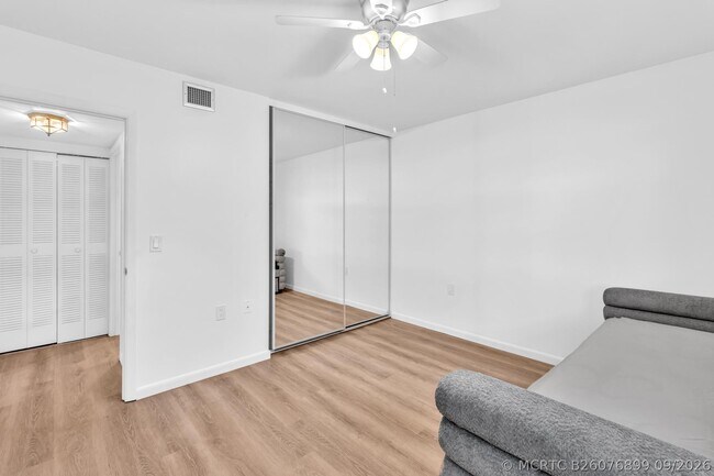 Building Photo - 3650 Whitehall Dr