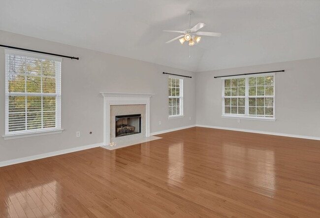 Building Photo - Beautifully Updated Home with Modern Finishes