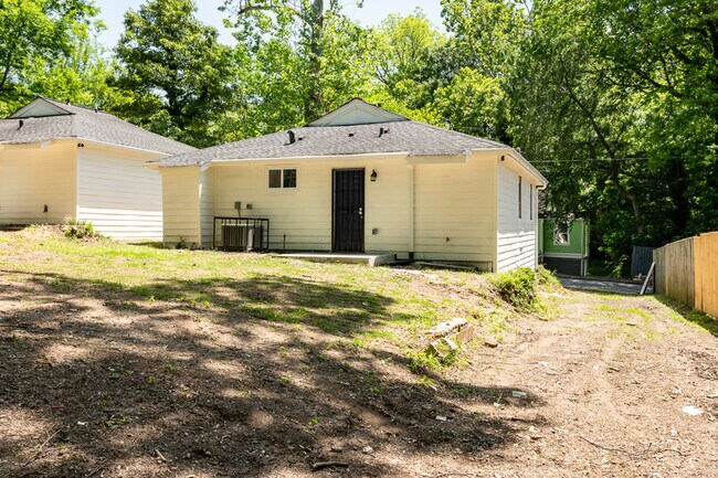 Building Photo - 450 Paines Ave NW
