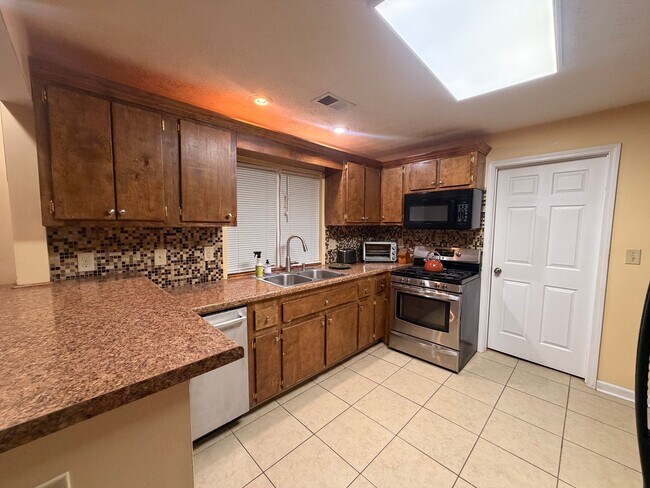 Building Photo - 3739 Leisure Woods Dr