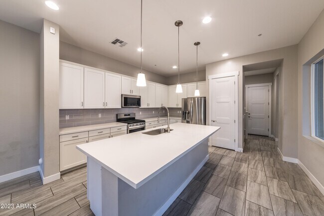 Building Photo - 21035 W Elm Way Ct