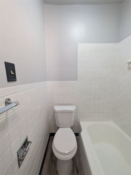 Building Photo - 1818 Westmont Ave