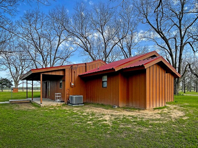 Building Photo - 10642 FM 906