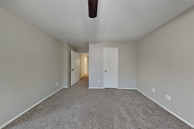 Building Photo - 10319 Pony Express Rd