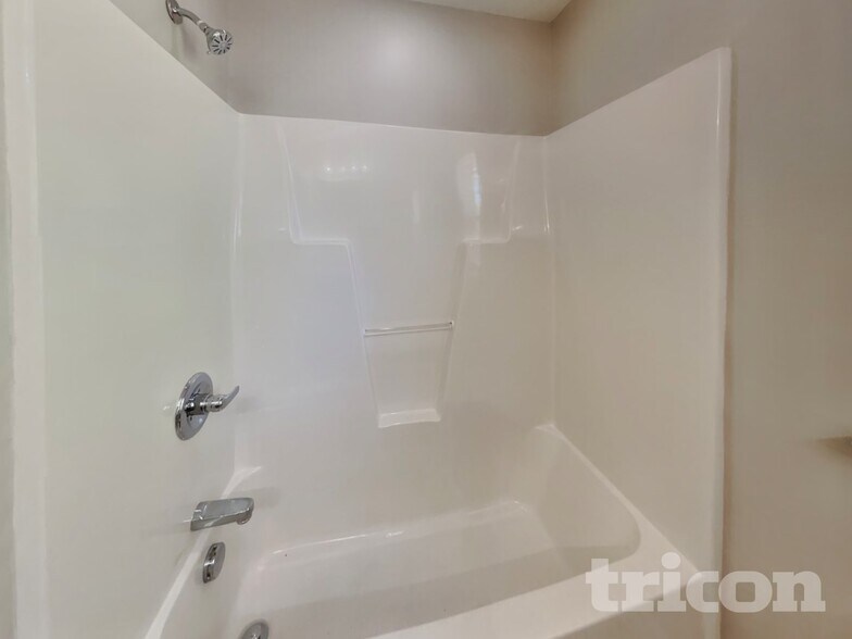 Building Photo - 50 Atherton Dr