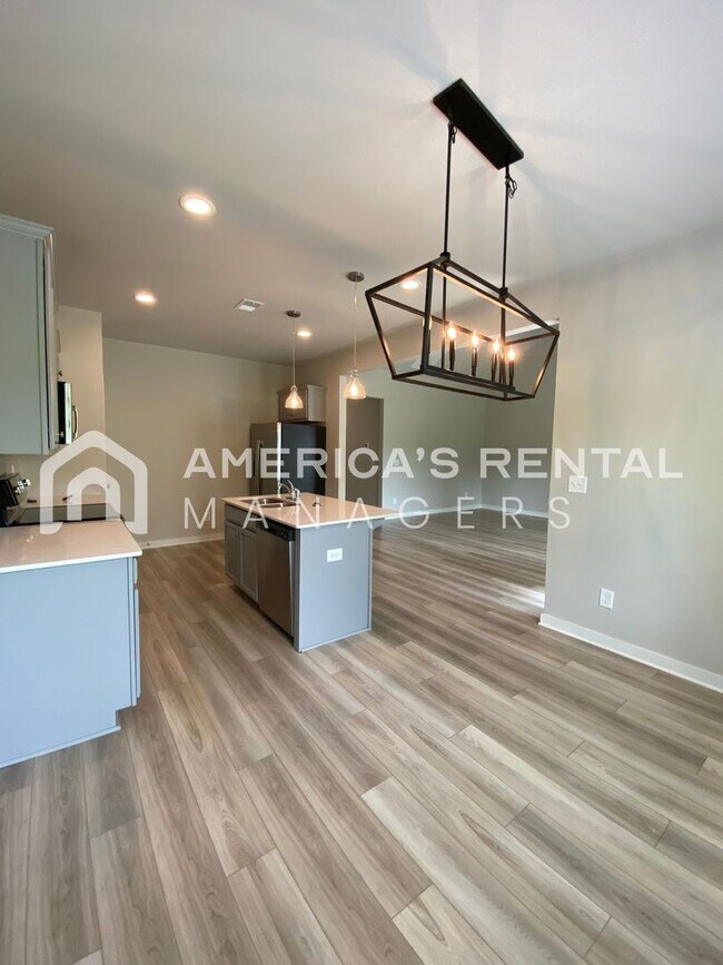 Building Photo - Home for Rent in Weaver, AL!!! Available to View Now!!