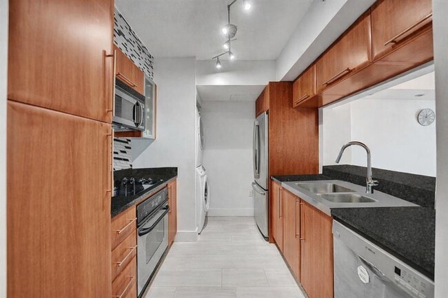 Building Photo - 610 W Las Olas Blvd