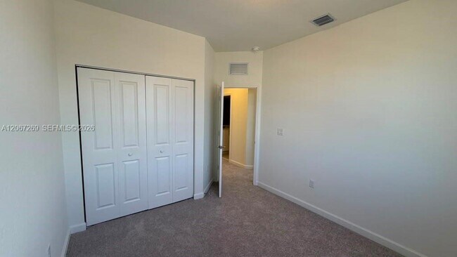 Building Photo - 2537 SE 25th Ct