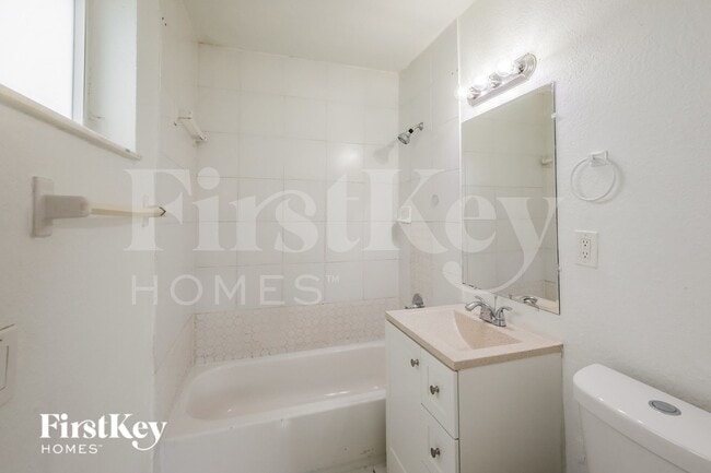 Building Photo - 421 SW 29th Ave