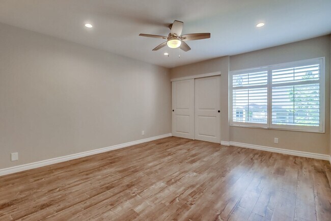 Building Photo - 6960 Golfcrest Dr