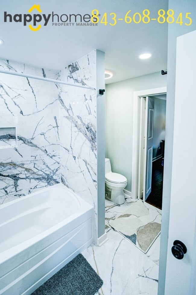 Building Photo - 2/2 Fully Furnished condo in The Meridian ...