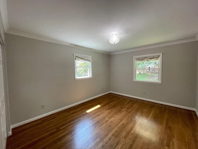Building Photo - 2706 Eaton Pl