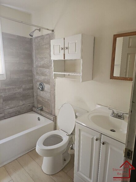 Building Photo - 1002 33rd Ave N