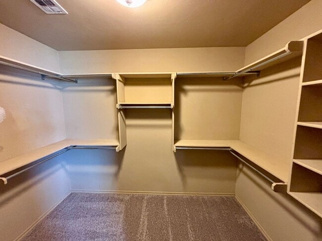 Building Photo - Charming 4 Bed 2 Bath in Yukon